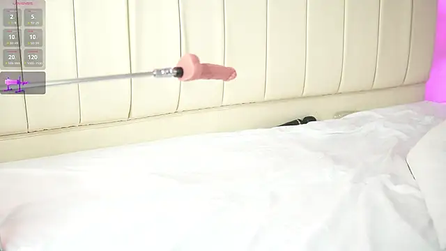 Snapshot of caroline_adams_ chatting on 03-12-25, 03:13 caroline adams online show from 03-12-25, 03:13