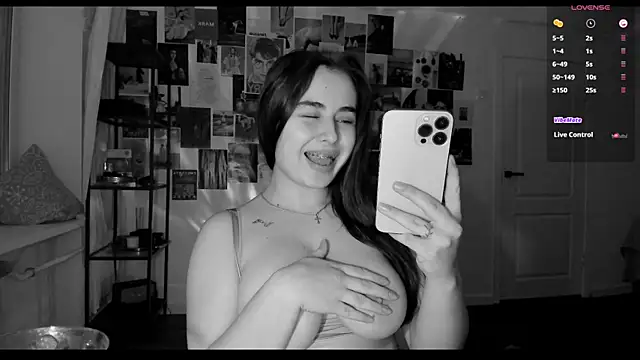 Snapshot of Tenderalise chatting on 12-14-24, 06:09 Tenderalise online show from 12-14-24, 06:09