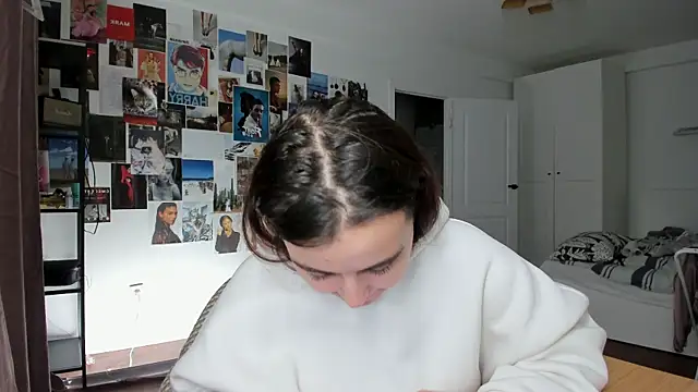 Snapshot of Tenderalise chatting on 01-05-25, 08:31 Tenderalise online show from 01-05-25, 08:31