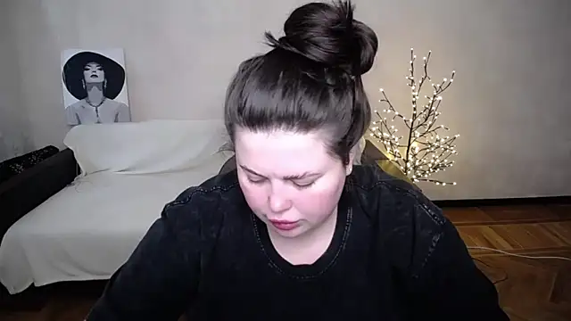 Emily Mo online show from 05-20-26, 07:47