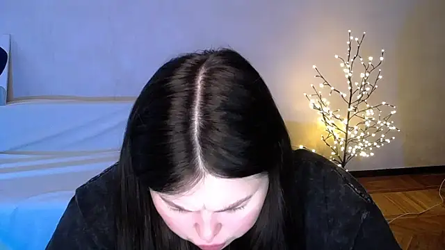 Emily Mo online show from 06-05-26, 06:09