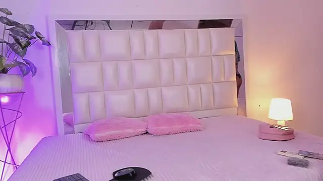 Snapshot of Anais_aradia chatting on 01-09-25, 04:41 Anais aradia online show from 01-09-25, 04:41