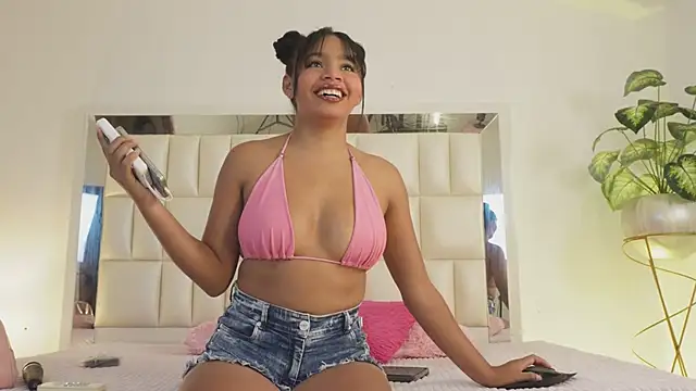 Snapshot of Anais_aradia chatting on 02-11-25, 08:15 Anais aradia online show from 02-11-25, 08:15