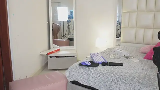 Snapshot of Anais_aradia chatting on 03-18-25, 07:41 Anais aradia online show from 03-18-25, 07:41