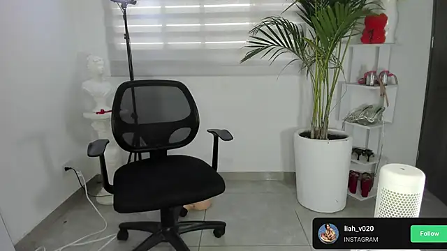 Snapshot of liah_v chatting on 12-02-24, 09:28 liah v online show from 12-02-24, 09:28