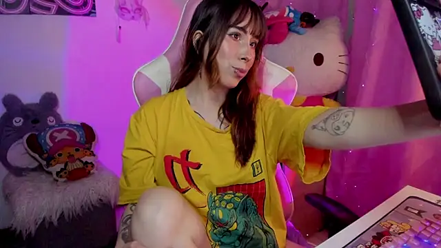 Snapshot of Waifu_Aika chatting on 10-21-25, 08:09 Waifu Aika online show from 10-21-25, 08:09