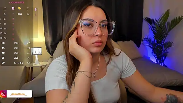 dakottaa  online show from 12-01-25, 11:32