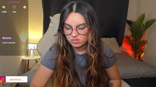 Snapshot of dakottaa_ chatting on 03-20-26, 12:04 dakottaa online show from 03-20-26, 12:04