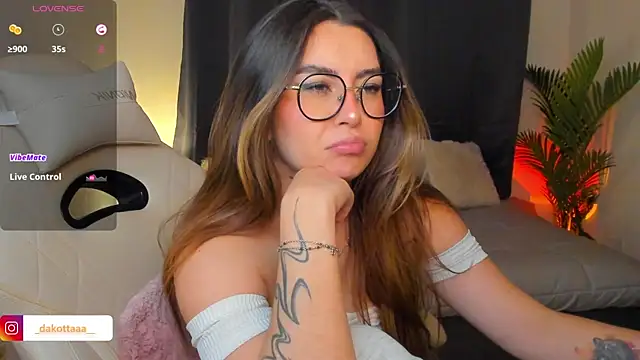 Snapshot of dakottaa_ chatting on 04-06-26, 11:38 dakottaa online show from 04-06-26, 11:38