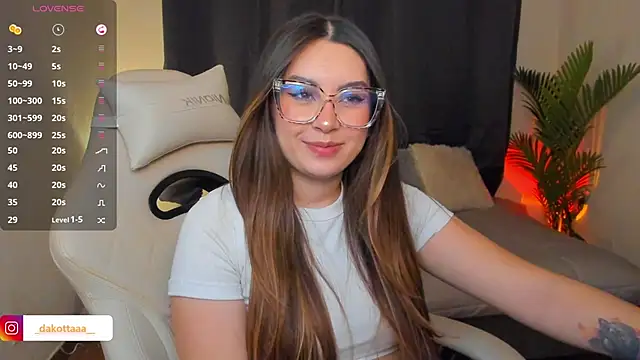 Snapshot of dakottaa_ chatting on 04-09-26, 11:32 dakottaa online show from 04-09-26, 11:32