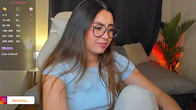 Snapshot of dakottaa_ chatting on 04-21-26, 01:53 dakottaa online show from 04-21-26, 01:53
