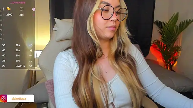 Snapshot of dakottaa_ chatting on 05-15-26, 11:56 dakottaa online show from 05-15-26, 11:56