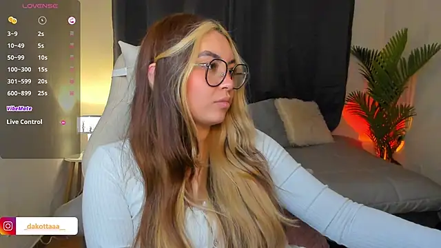 Snapshot of dakottaa_ chatting on 05-16-26, 12:29 dakottaa online show from 05-16-26, 12:29