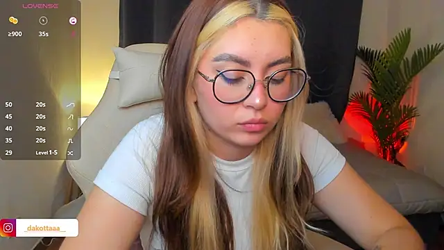 Snapshot of dakottaa_ chatting on 05-20-26, 12:28 dakottaa online show from 05-20-26, 12:28