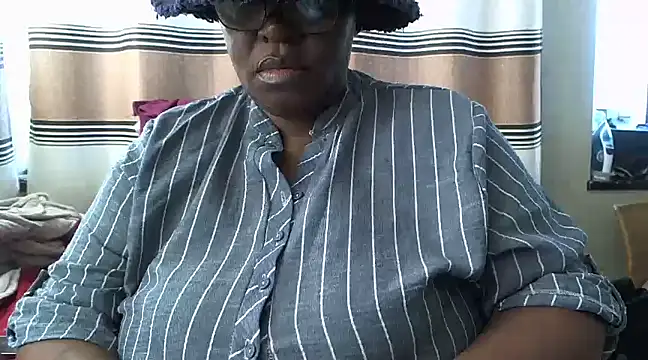 Snapshot of BustyyGoddess chatting on 01-22-25, 06:10 BustyyGoddess online show from 01-22-25, 06:10