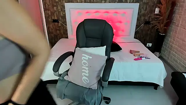 Snapshot of kitty__horny chatting on 01-18-25, 11:21 kitty horny online show from 01-18-25, 11:21