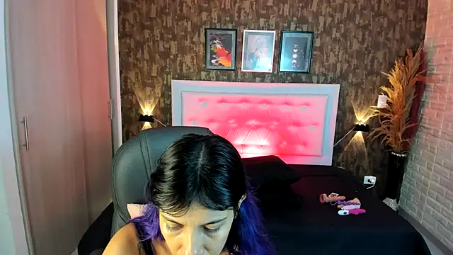 Snapshot of kitty__horny chatting on 02-06-25, 10:48 kitty horny online show from 02-06-25, 10:48