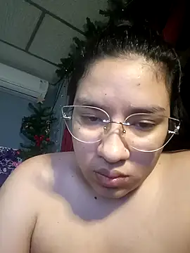 Snapshot of DanelyLopez chatting on 01-09-25, 12:57 DanelyLopez online show from 01-09-25, 12:57