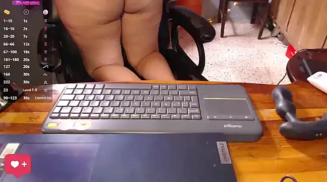 Snapshot of DanelyLopez chatting on 02-18-25, 05:31 DanelyLopez online show from 02-18-25, 05:31