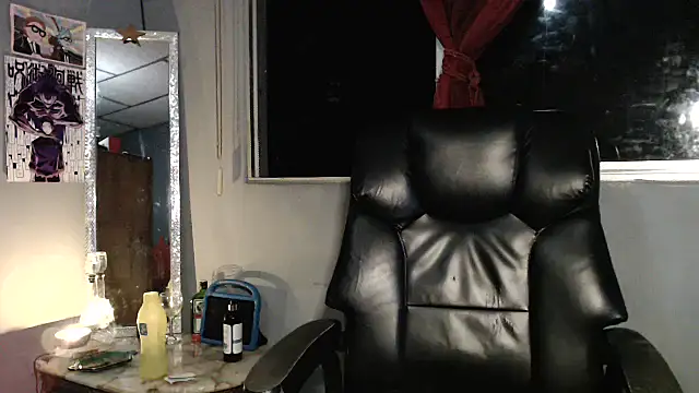 Snapshot of DanelyLopez chatting on 10-08-25, 12:30 DanelyLopez online show from 10-08-25, 12:30