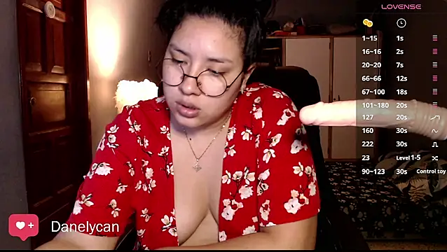Snapshot of DanelyLopez chatting on 05-02-26, 01:43 DanelyLopez online show from 05-02-26, 01:43
