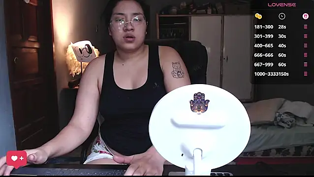 Snapshot of DanelyLopez chatting on 05-30-26, 08:50 DanelyLopez online show from 05-30-26, 08:50
