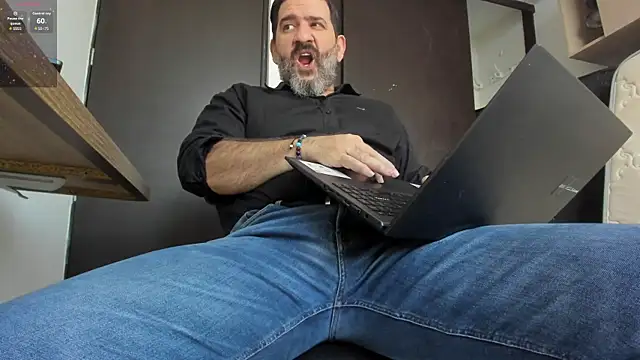 Snapshot of Maxi_TheBigDaddy chatting on 05-26-26, 01:07 Maxi TheBigDaddy online show from 05-26-26, 01:07