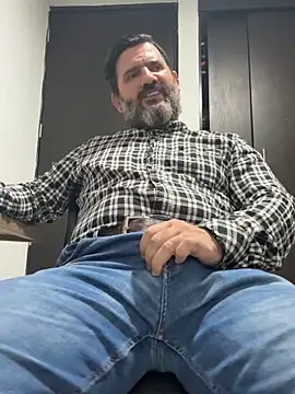Snapshot of Maxi_TheBigDaddy chatting on 06-04-26, 11:05 Maxi TheBigDaddy online show from 06-04-26, 11:05