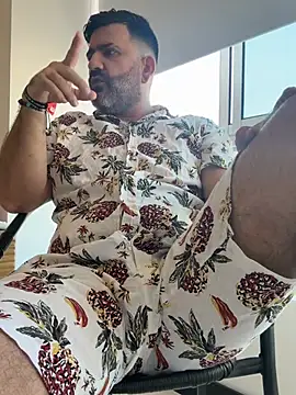 Snapshot of Maxi_TheBigDaddy chatting on 06-14-26, 03:47 Maxi TheBigDaddy online show from 06-14-26, 03:47