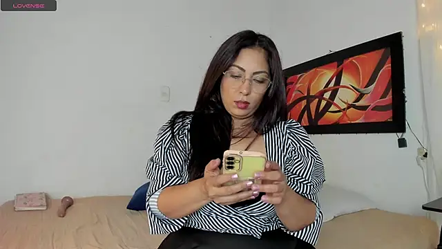 Lauralove 69 online show from 04-25-26, 09:01