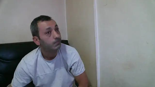 Snapshot of Rator_2 chatting on 12-02-25, 09:32 Rator 2 online show from 12-02-25, 09:32