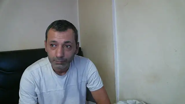 Snapshot of Rator_2 chatting on 12-03-25, 08:07 Rator 2 online show from 12-03-25, 08:07