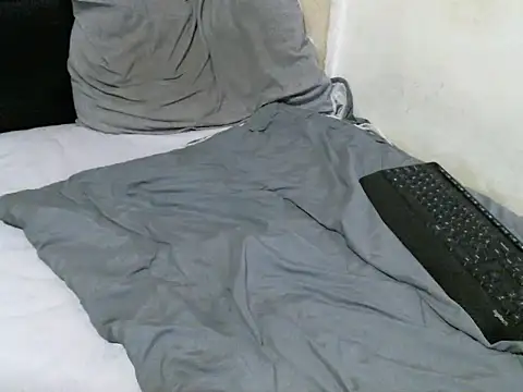 Snapshot of Rator_2 chatting on 01-18-26, 07:28 Rator 2 online show from 01-18-26, 07:28