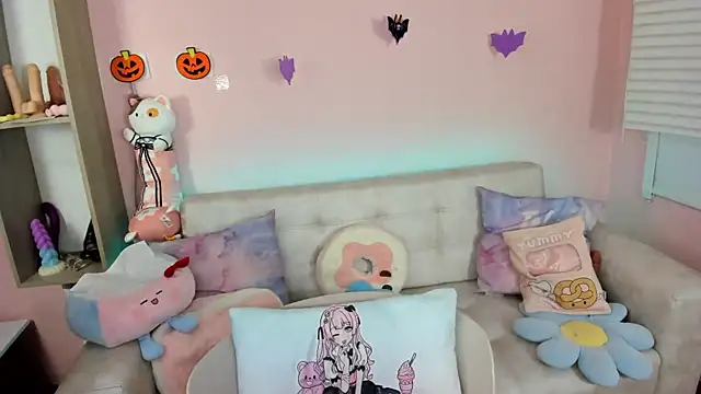 tinysara online show from 10-05-25, 04:27