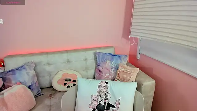tinysara online show from 06-12-26, 04:39