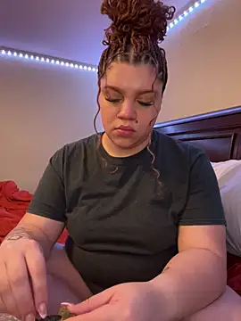 Snapshot of QueenNuttCollector chatting on 03-19-25, 11:57 QueenNuttCollector online show from 03-19-25, 11:57