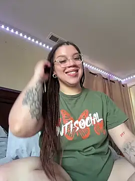 Snapshot of QueenNuttCollector chatting on 12-18-25, 05:41 QueenNuttCollector online show from 12-18-25, 05:41