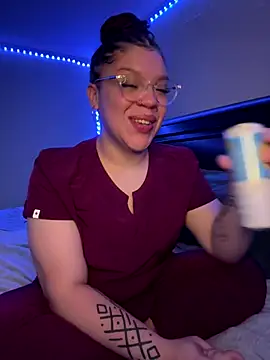 Snapshot of QueenNuttCollector chatting on 12-20-25, 02:40 QueenNuttCollector online show from 12-20-25, 02:40