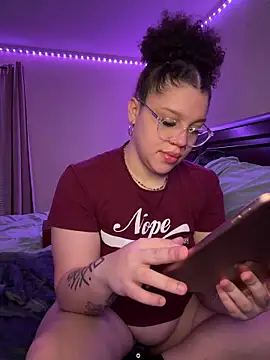 Snapshot of QueenNuttCollector chatting on 02-22-26, 11:20 QueenNuttCollector online show from 02-22-26, 11:20