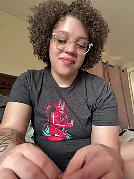 Snapshot of QueenNuttCollector chatting on 03-04-26, 05:19 QueenNuttCollector online show from 03-04-26, 05:19