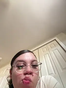 Snapshot of QueenNuttCollector chatting on 03-22-26, 06:22 QueenNuttCollector online show from 03-22-26, 06:22