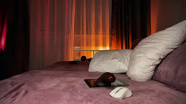 Snapshot of Pi-x-ie chatting on 02-08-26, 04:10 Pi-x-ie online show from 02-08-26, 04:10