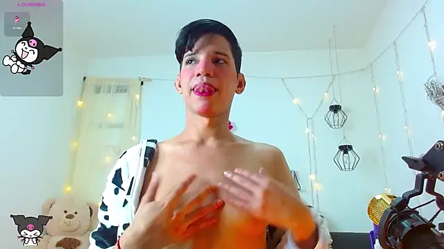 Ariel Femboy  online show from 01-01-25, 06:47