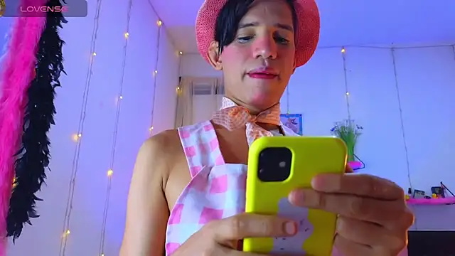 Ariel Femboy  online show from 11-21-25, 06:12