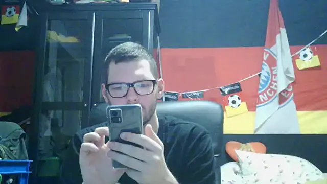 Snapshot of Die-geile-Sau chatting on 02-17-26, 09:32 Die-geile-Sau online show from 02-17-26, 09:32