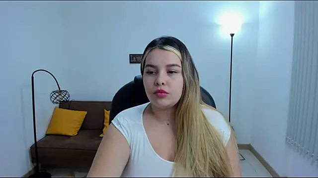 Snapshot of camiilaa1 chatting on 02-08-25, 04:57 camiilaa1 online show from 02-08-25, 04:57