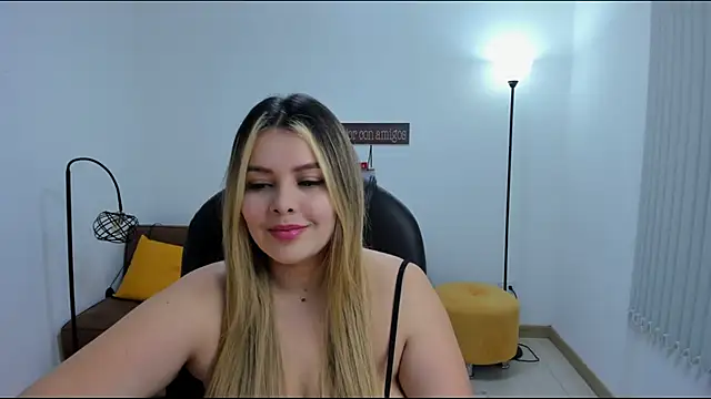 Snapshot of camiilaa1 chatting on 02-09-25, 04:04 camiilaa1 online show from 02-09-25, 04:04