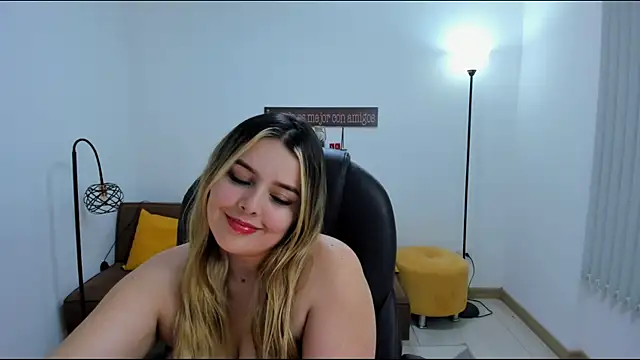 Snapshot of camiilaa1 chatting on 02-14-25, 12:09 camiilaa1 online show from 02-14-25, 12:09