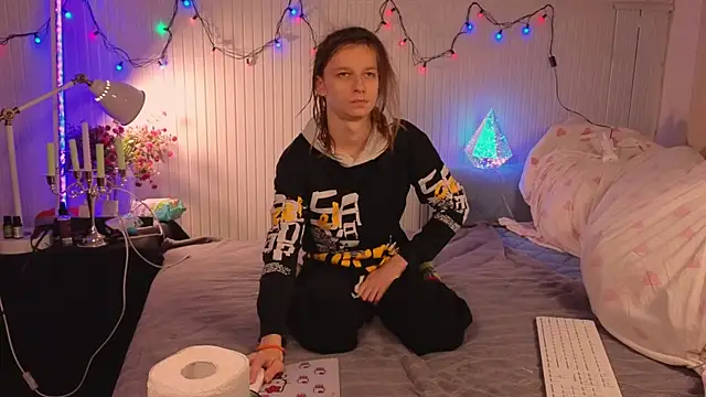 Frank Fraer online show from 11-25-25, 02:17