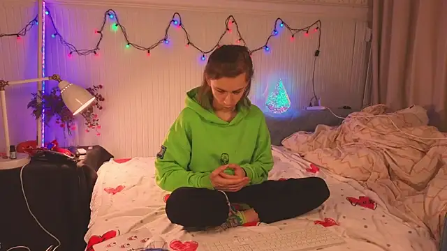 Frank Fraer online show from 12-14-25, 05:40